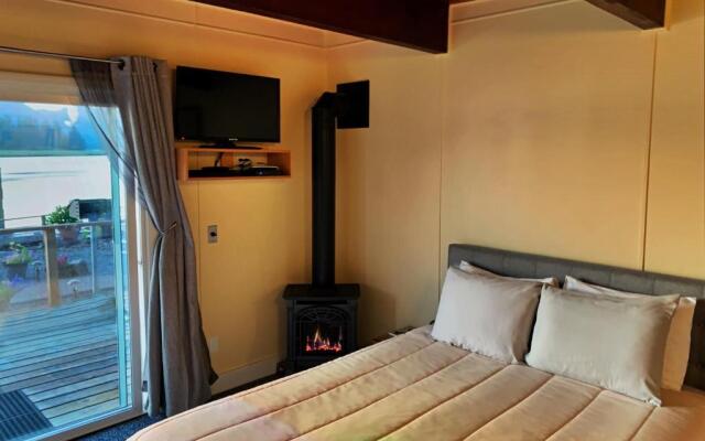 Wheeler on the Bay Lodge & Marina