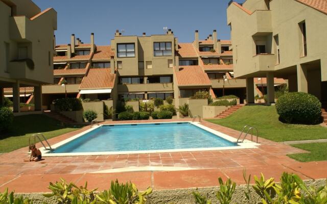 Inviting Apartment in Playa de Pals With Pool