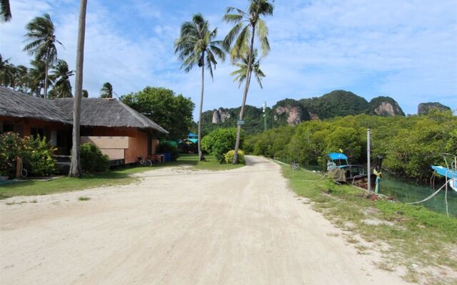 Phi Phi Ba Kao Bay Resort