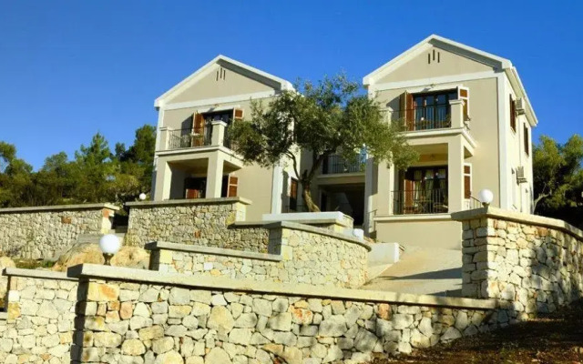 Adastra Ithaca Luxury Suites