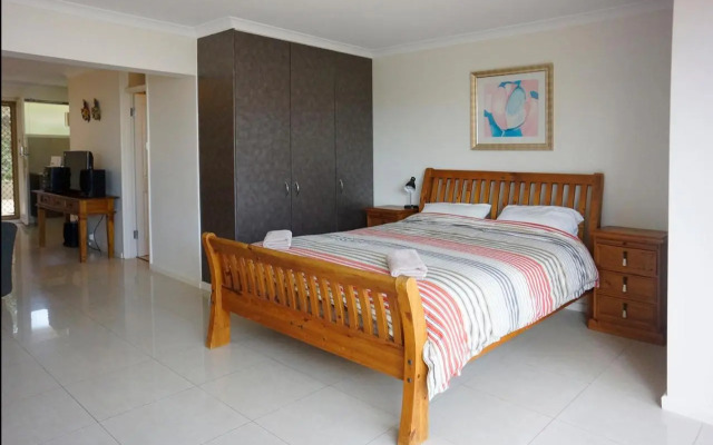 Studio 3 - ground floor Fremantle apartment