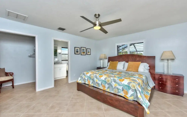 Milano Vacation Rental: Newly Renovated 3-BR Home with Private Pool, Hot Tub, and Pet-Friendly Front Yard. Minutes from Vanderbilt Beach