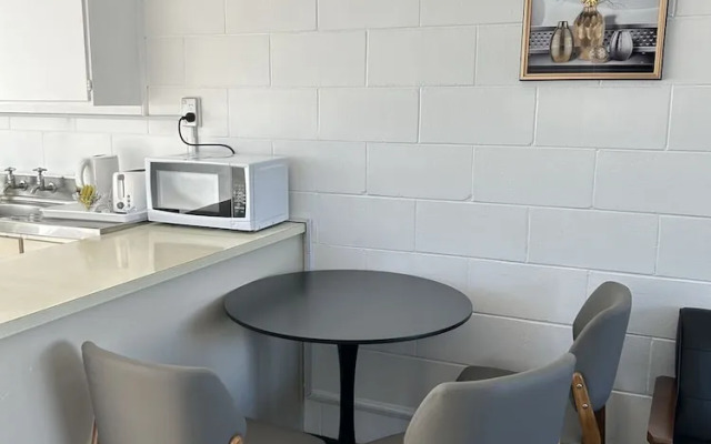 Avon Apartments