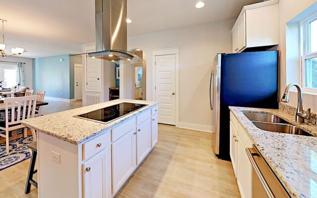 Tropical Retreat Double Gate - 4 Br Home