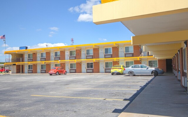 Centralia Motel Near Downtown by OYO