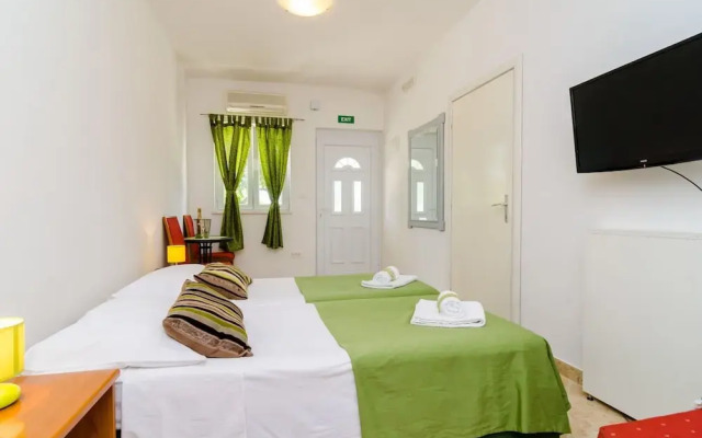 Apartments Versus- Studio Apartment With Terrace