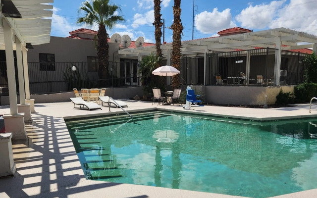 Travelodge by Wyndham Phoenix North