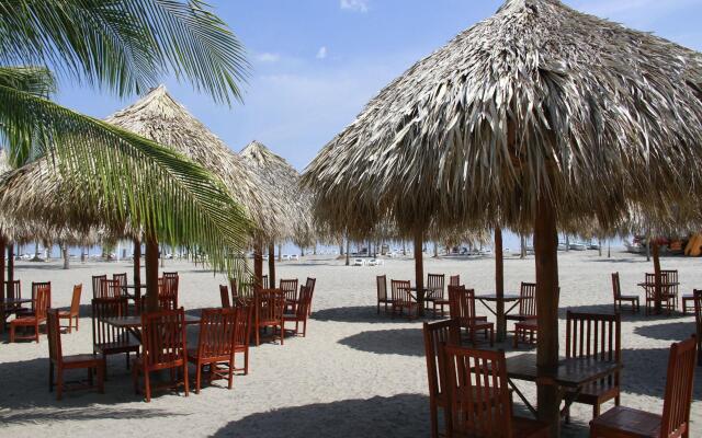 Playa Blanca Beach Resort - All Inclusive