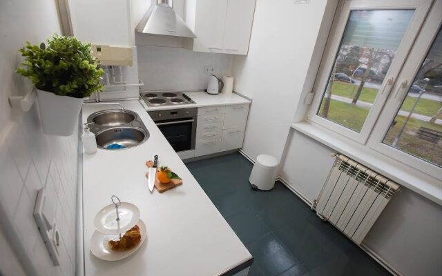 Green Avenue Apartment