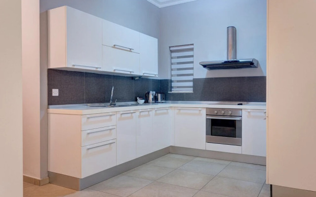Gorgeous Apartment With Terrace in Fort Cambridge, Pool