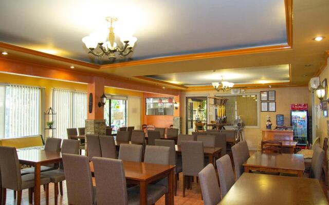 Oyo 142 Golden Belle Apartelle Suites