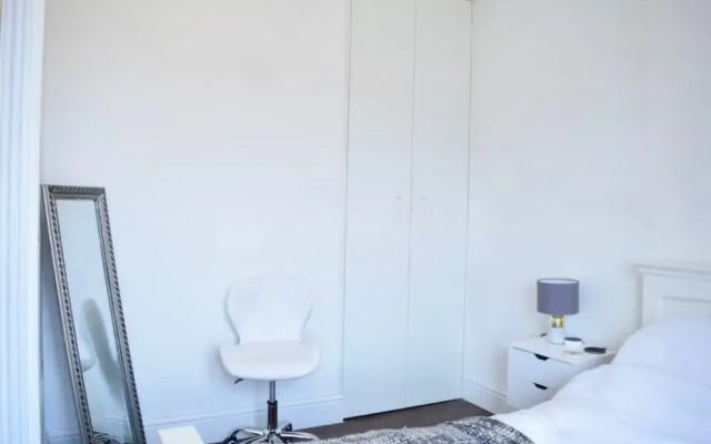 Stylish 2 Bedroom Flat With Views of The Shard