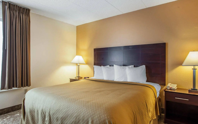 Quality Suites Milwaukee Airport