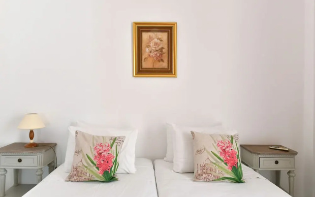 Hara Studios and Apartments