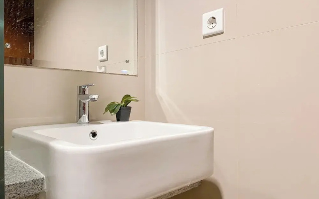 2Br Apartment Near Jakarta Kota Station At Lucky Tower Residence