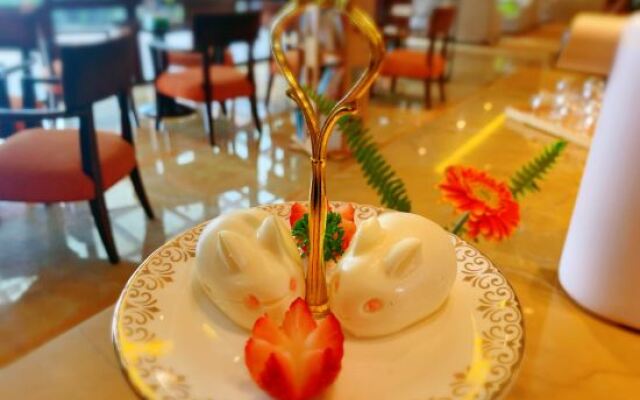 Xinjin Celebrity City Hotel
