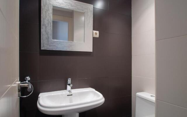 2060-Newly furnished 2 bedrooms apt with golf