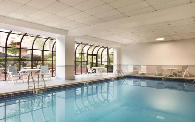 DoubleTree by Hilton New York LaGuardia Airport