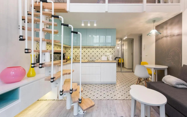 Cheerful Air Conditioned Apartment with Mezzanine And Parking - Old Town
