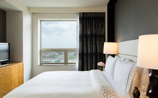 Renaissance Chicago O'Hare Suites Hotel