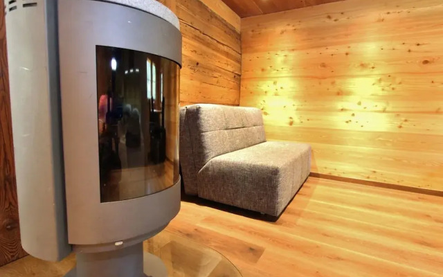 Mountain View Holiday Home in Binntal near Lengtal Deck