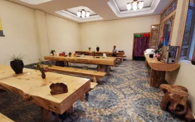 Dechenz Middle Homestay