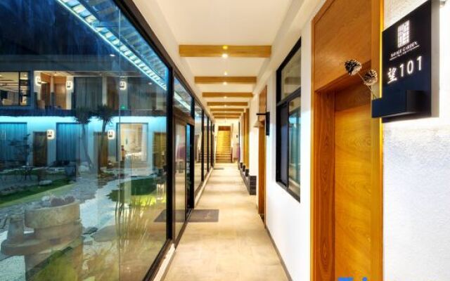 Yewang Su Lake View Light Luxury Hostel