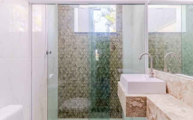 GB60 Excellent House 4 Suites