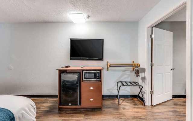 Motel 6 Tupelo, MS - Downtown