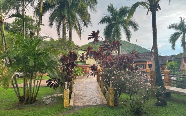 Camburi Chalés