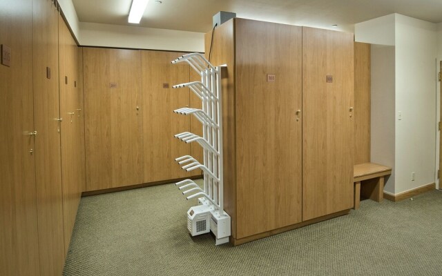 Highlands Westview 300 3 Bedroom Condo by RedAwning