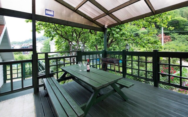 Baenae-gol Picture and Garden Pension