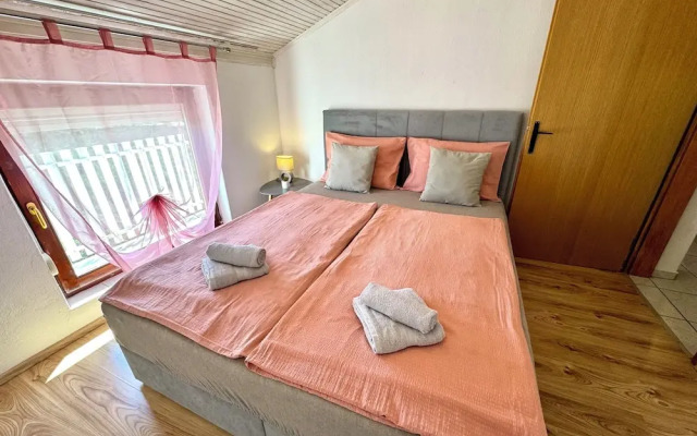 Apartment Lora 1