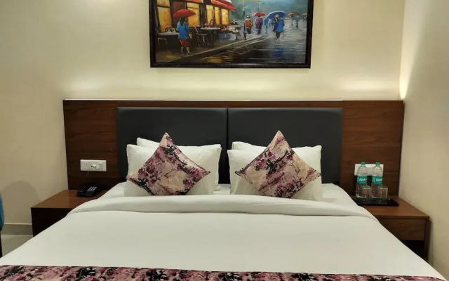 Hotel Luxe Opera NH8 - 7km from IGI Delhi Airport