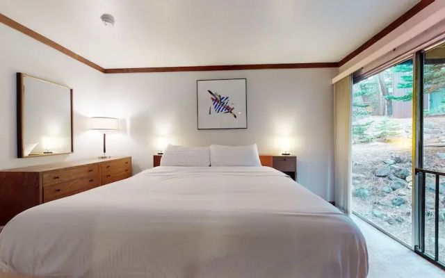 Mammoth Estates Deluxe 2 Bedroom Condos