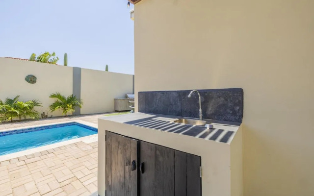 Beautiful 3br4ba Amazing Location w Private Pool