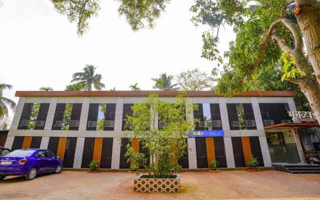 Fabhotel Moonlite Residency