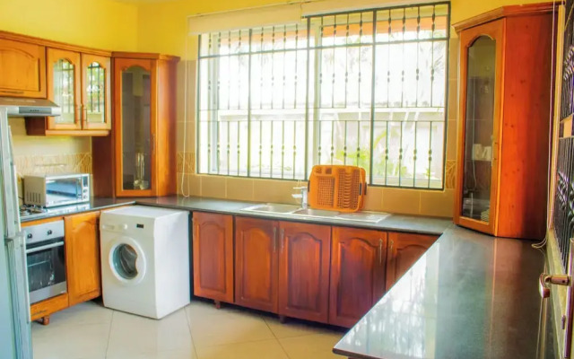 Amariah Apartments Bahari Beach