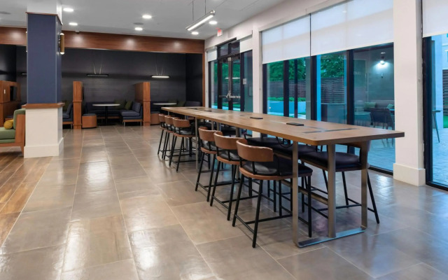 Courtyard by Marriott Memphis East/Galleria