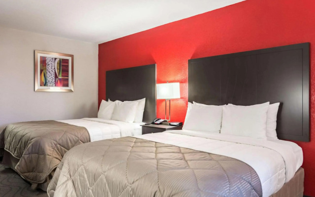 Clarion Inn & Suites Russellville I-40