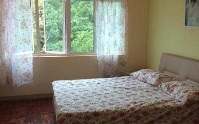 Selesa Hillhomes Cosy House