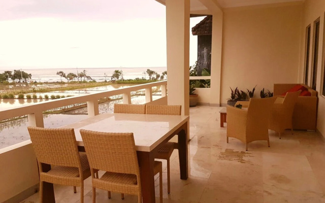 Medewi Manor