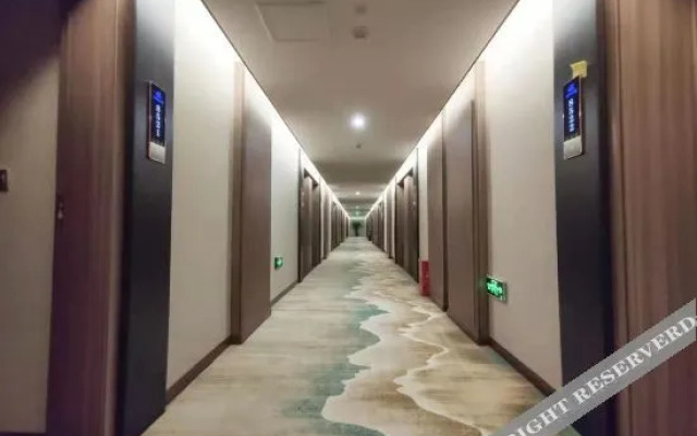 Sanjiang Ruisi Hotel (Yibin East Railway Station Intelligent Terminal Industrial Park)