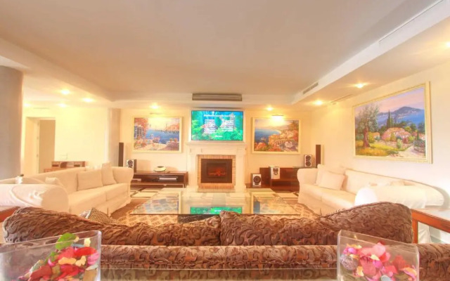 1077 beach villa el paraiso