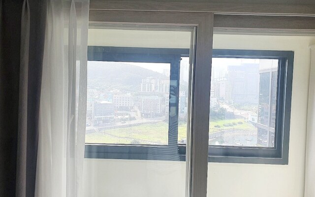 Shift Door Residence Hari