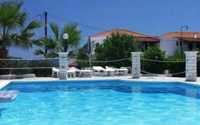 Lianos Hotel & Apartments