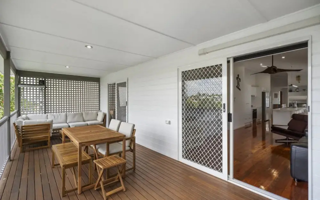 Bright 3-bed Home in Leafy Annerley