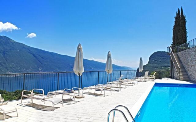 La Quiete 23 Lake view apartment by Gardadomusmea