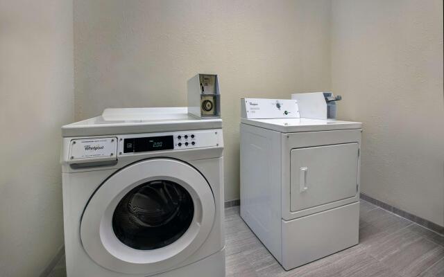 Hampton Inn & Suites Augusta West