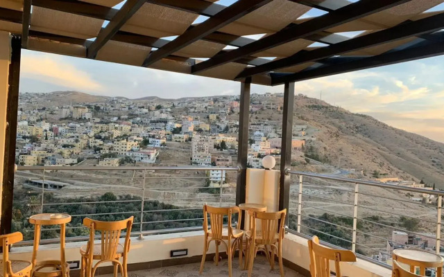 Shaqilath Hotel